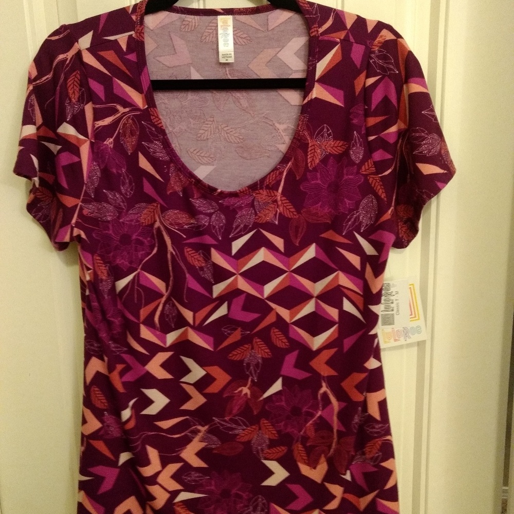 LuLaRoe Medium Classic T NWT